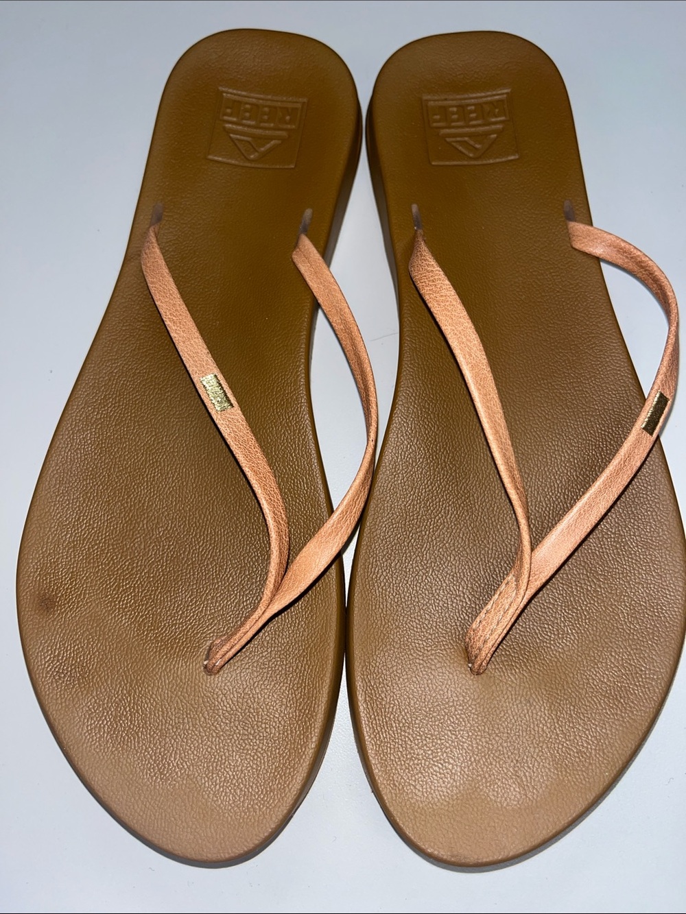 Reef Women’s Tan Footbed Sandals with Metallic Rose Straps size 7